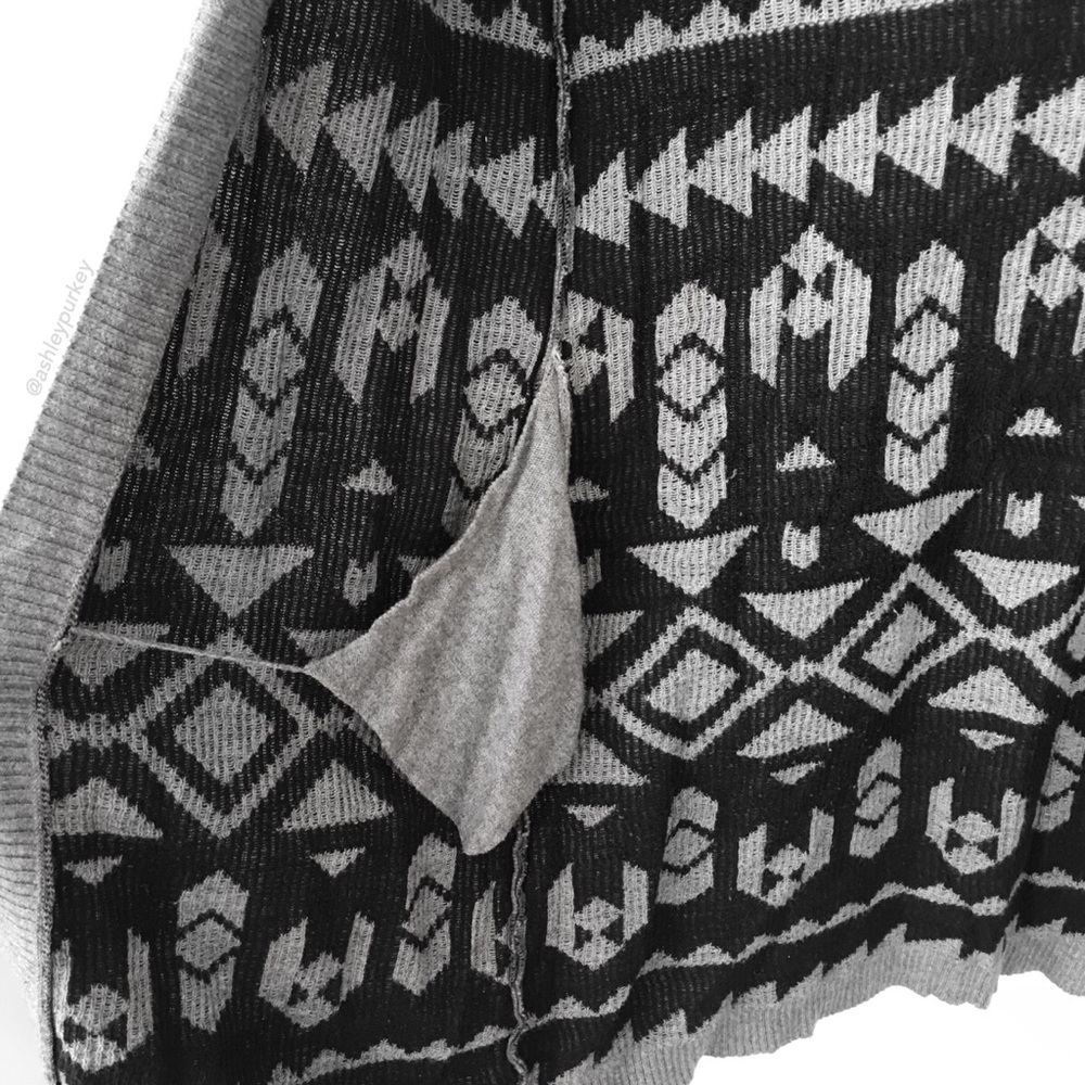 ❤️CLEARANCE❤️ gray and black aztec cardigan - Picture 4 of 4
